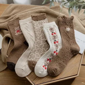 Носки с милым Медведем, женские носки с высоким содержанием шерсти, сохраняющие тепло, Коричневый Зимний носок, пушистый, Забавный, прекрасный Рождественский подарок из мультфильма Каваи, размер 35-40