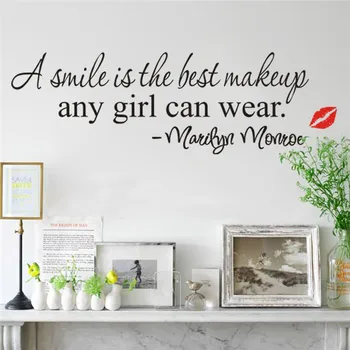 Улыбка - лучший макияж, который могут носить любые девушки наклейка на стену с цитатами L047